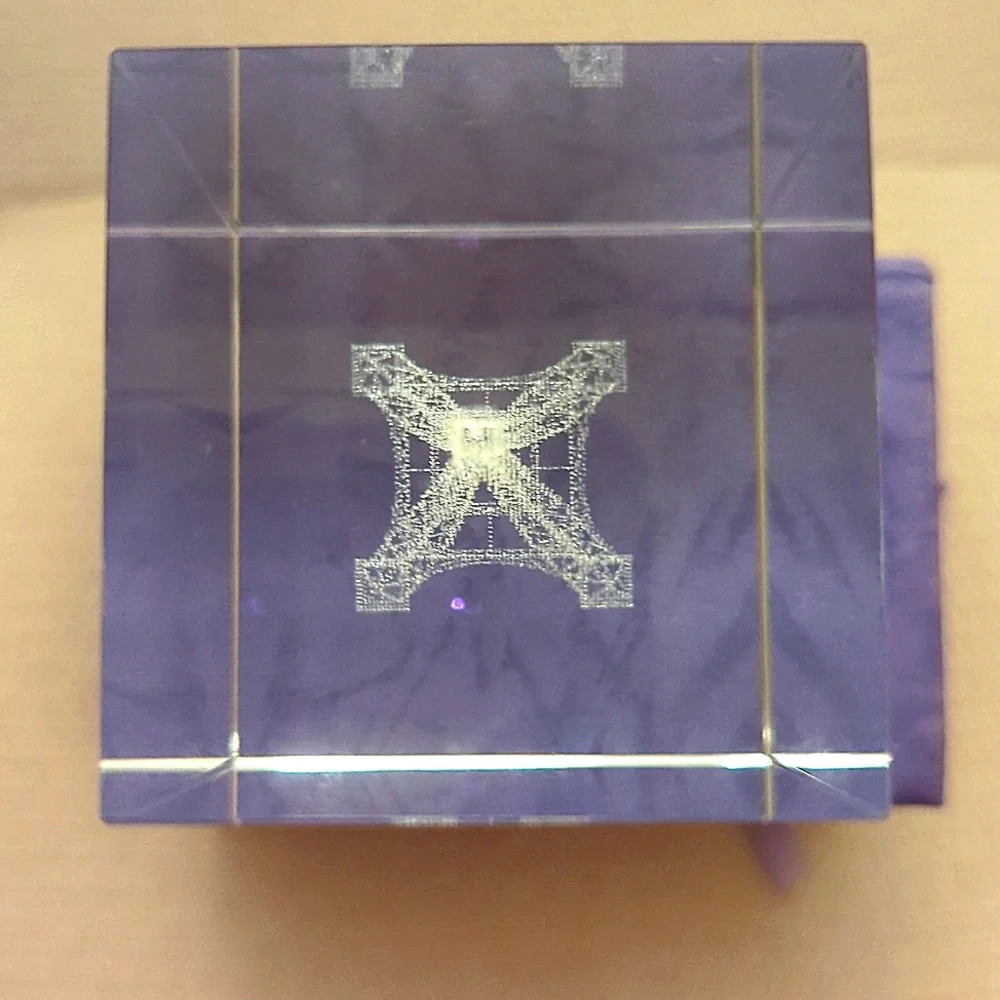 Eiffel tower paper weight